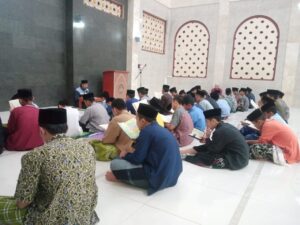 Intip Suasana Shalat Nisfu Sya'ban Di Masjid Marwah Cililin Yuk!